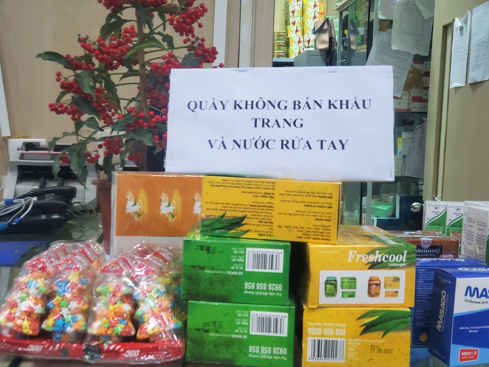Chợ thuốc lớn nhất Hà Nội đặt biển không bán khẩu trang, miễn hỏi - Ảnh 5.