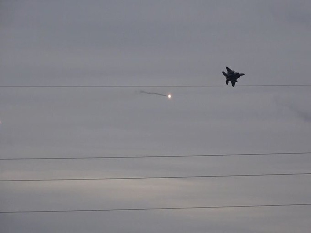 Syria: F-15 Mỹ cấp tốc ứng cứu xe bọc thép bị tấn công - Nga thủ thế sẵn sàng hành động - Ảnh 3.