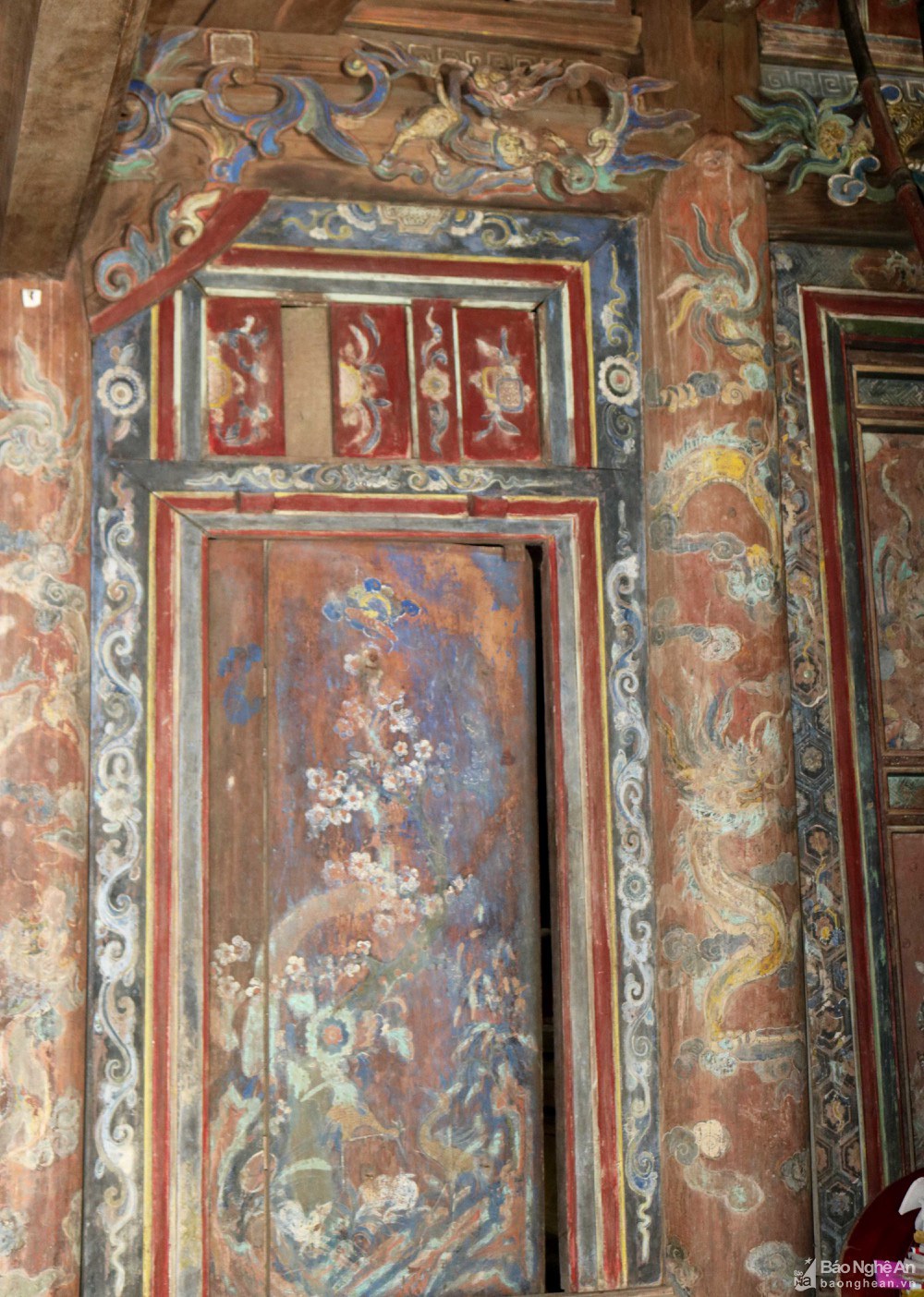 Nghệ thuật điêu khắc và báu vật gây kinh ngạc ở đền cổ Linh Kiếm - Ảnh 6.