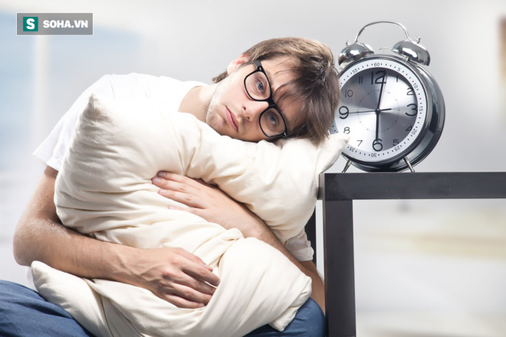 Ngủ dậy toàn thân mệt mỏi, thiếu năng lượng chỉ muốn ngủ tiếp: 6 lý do bạn nên xem lại - Ảnh 1.