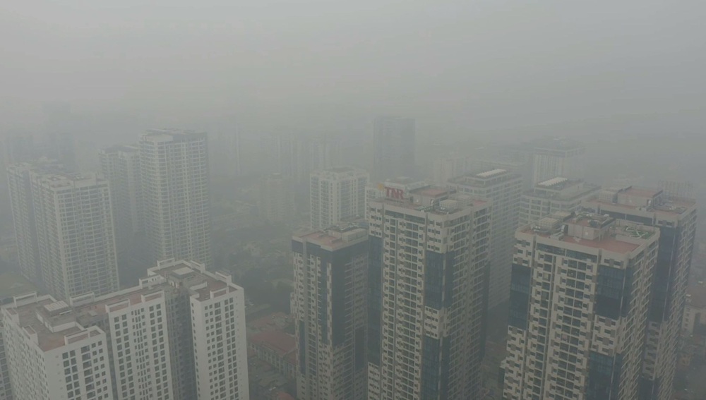 Nhiều tòa nhà mờ ảo nhìn từ flycam, chất lượng không khí ở Hà Nội suy giảm - Ảnh 8.