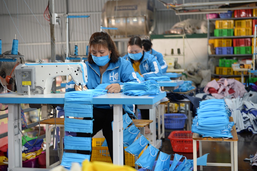 Đôi vợ chồng ở Hà Nội chi hơn 200 triệu đồng may 40.000 khẩu trang phát miễn phí - Ảnh 9.