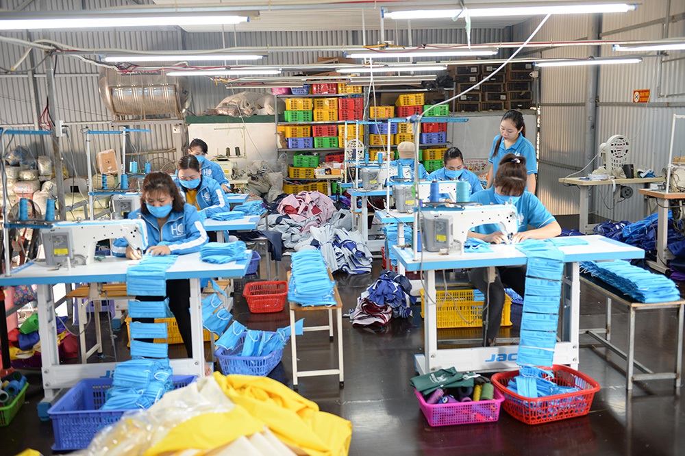 Đôi vợ chồng ở Hà Nội chi hơn 200 triệu đồng may 40.000 khẩu trang phát miễn phí - Ảnh 12.