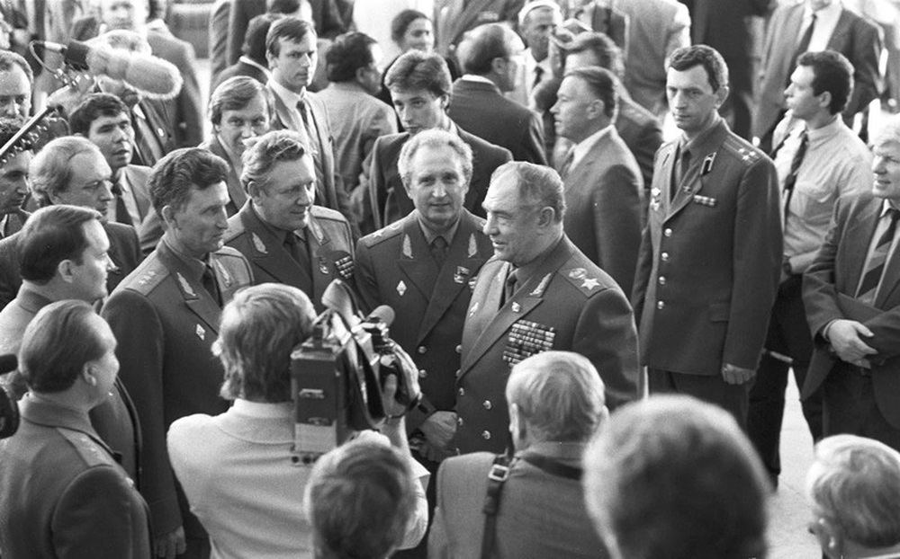 Những hình ảnh “đắt giá” của vị nguyên soái cuối cùng của Liên Xô - Ảnh 9.