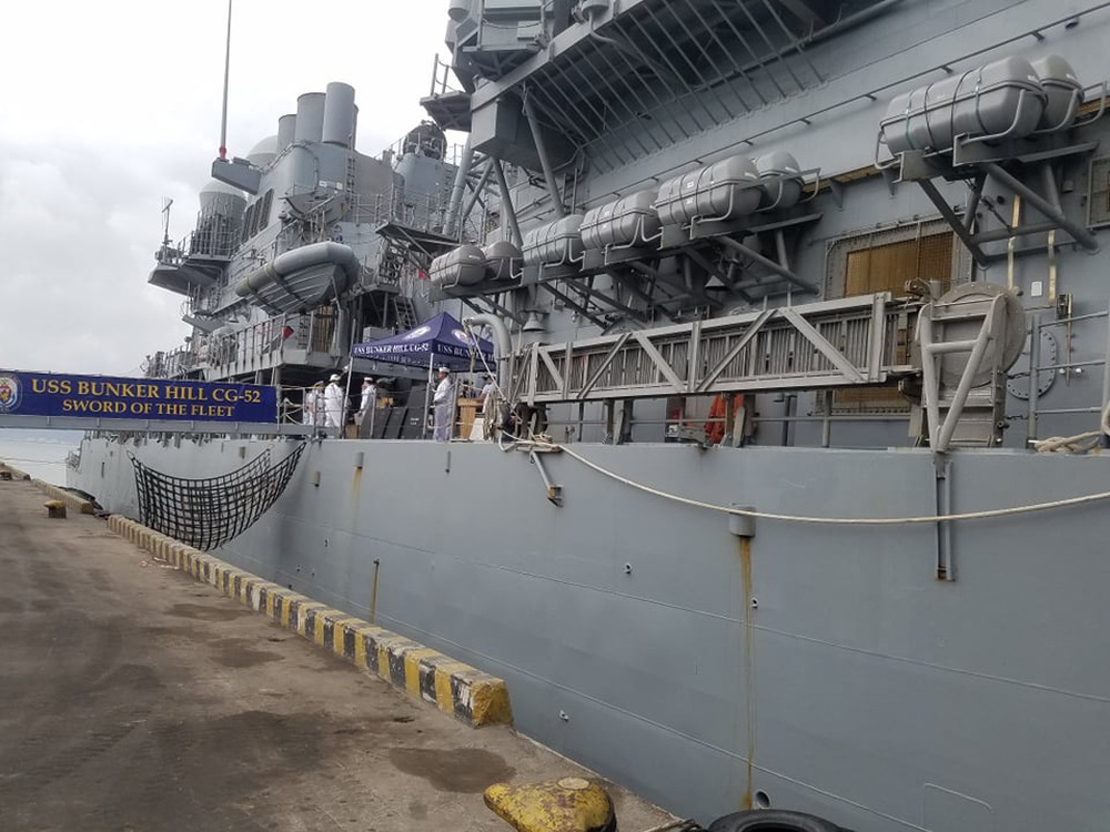 ẢNH: Cận cảnh tàu tuần dương khổng lồ của Hải quân Mỹ vừa cập cảng Đà Nẵng - Ảnh 8.