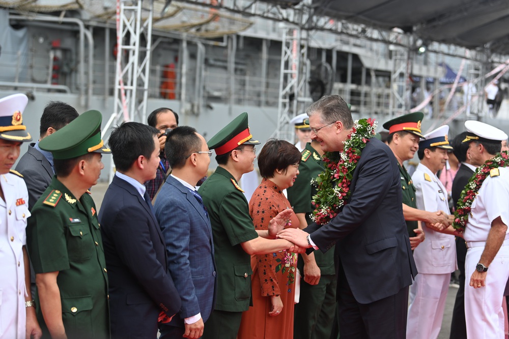 Đại sứ Mỹ tại Việt Nam: Chuyến thăm của tàu sân bay là minh chứng cho cam kết của Mỹ đối với một Việt Nam hùng cường, thịnh vượng - Ảnh 1.