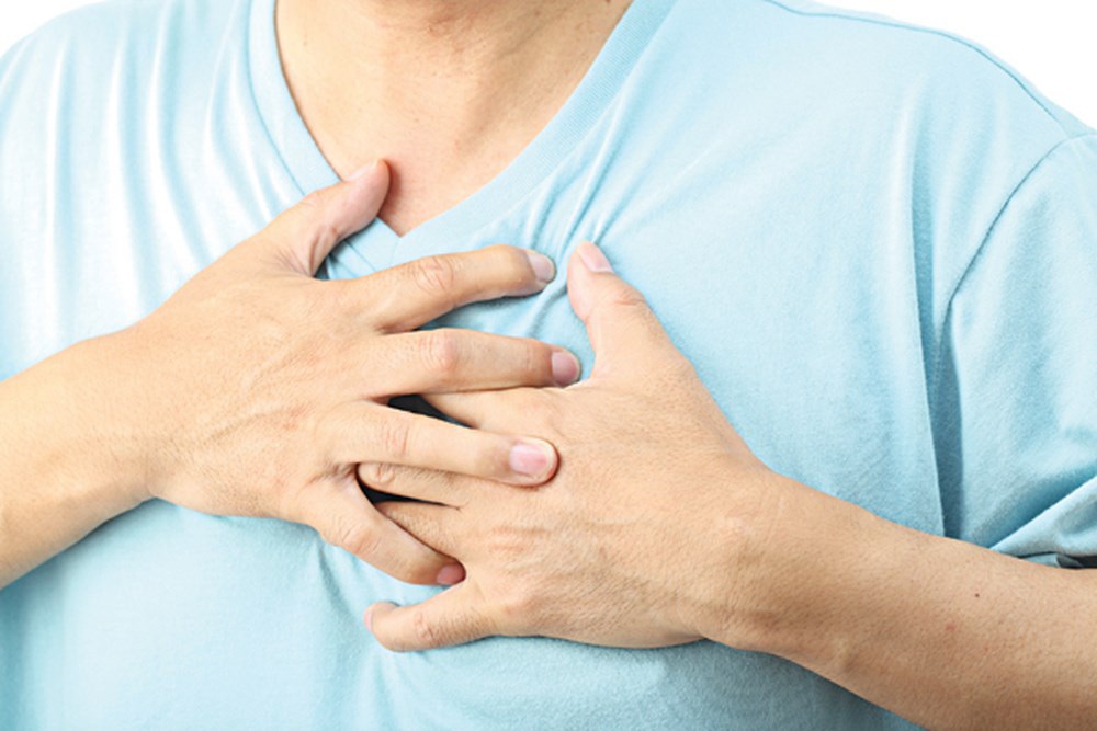 Khó thở, đau thắt ngực - Coi chừng bạn đã mắc bệnh tim mạch nguy hiểm - Ảnh 1.