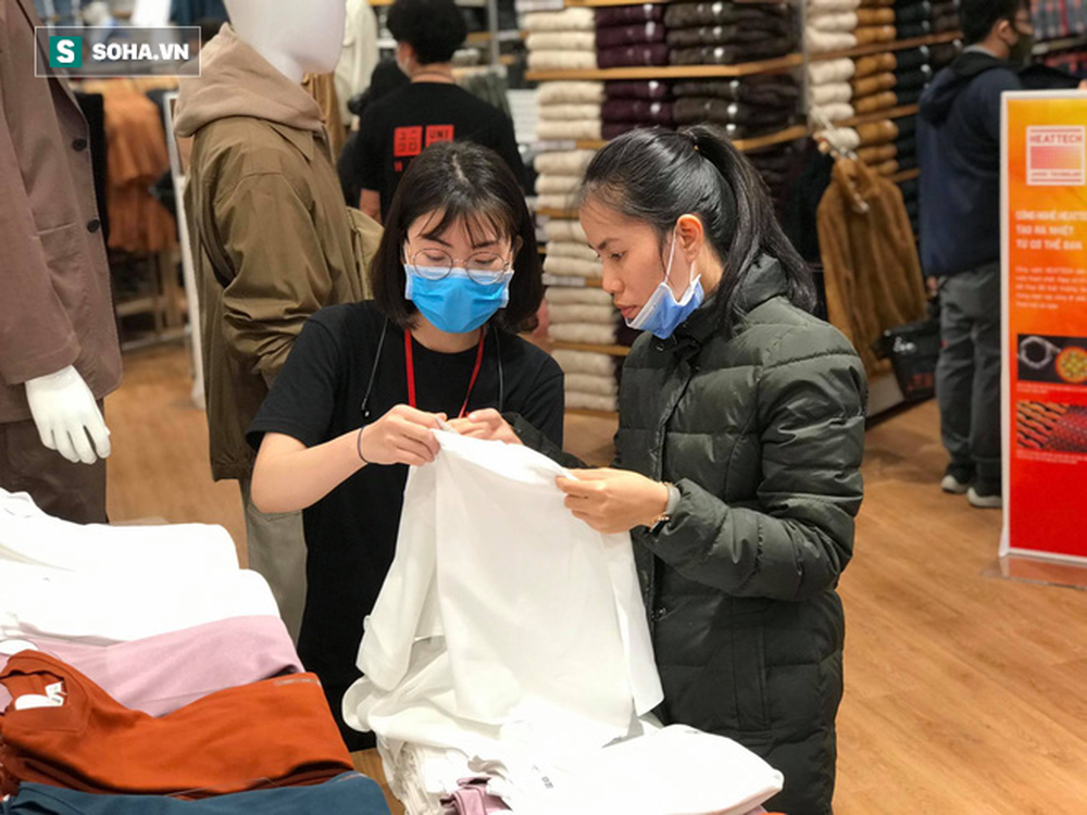 Uniqlo “bước chân” ra Hà Nội có gì khác biệt so với TP HCM? - Ảnh 11.