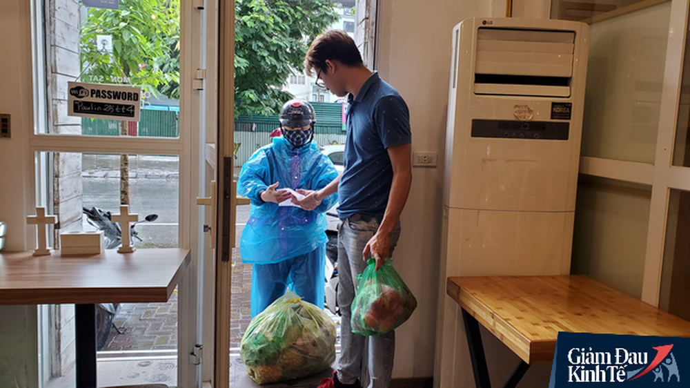 Hà Nội: Quán Phở Thìn thái thịt xuyên đêm sau tin nới lỏng cách ly, cà phê Giảng kê bàn ghế giãn cách - Ảnh 5.