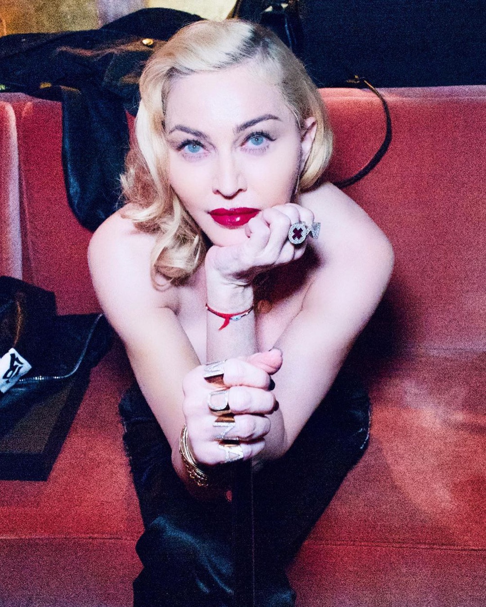 Nhan sắc Madonna ở tuổi 62 và chuyện tình với phi công kém 36 tuổi - Ảnh 15.