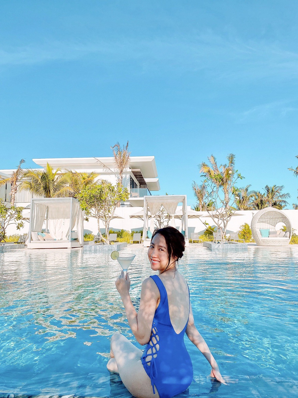 Hậu chia tay Tiến Linh, Huỳnh Hồng Loan đi du lịch sang chảnh, khoe body gợi cảm - Ảnh 9.