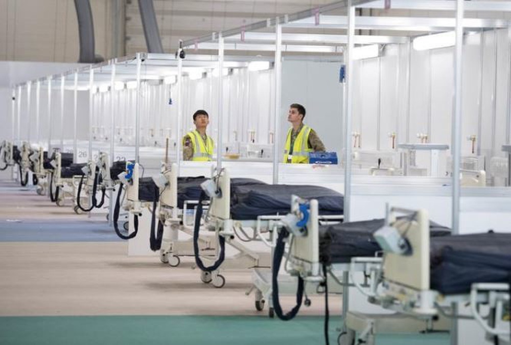 Tận mục sở thị bệnh viện dã chiến chống COVID-19 lớn nhất Anh - Ảnh 5.