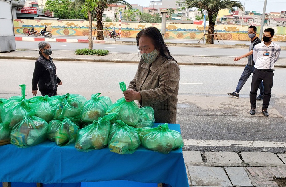 [Ảnh] Quận Ba Đình: Chung tay giúp người nghèo vượt qua đại dịch - Ảnh 2.