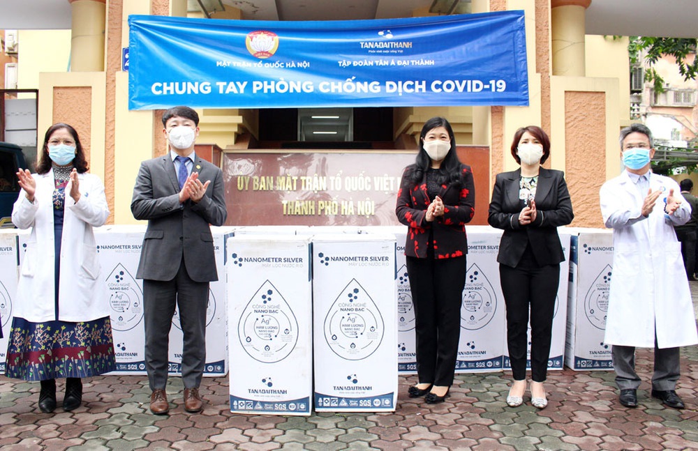 Tiếp nhận tiền và hiện vật hỗ trợ phòng, chống dịch Covid-19 - Ảnh 2.