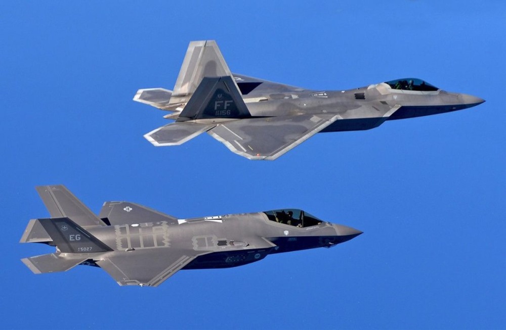 Hé lộ bí mật động trời về tiêm kích F-22, điểm yếu của Không quân Mỹ bị phơi bày - Ảnh 1.