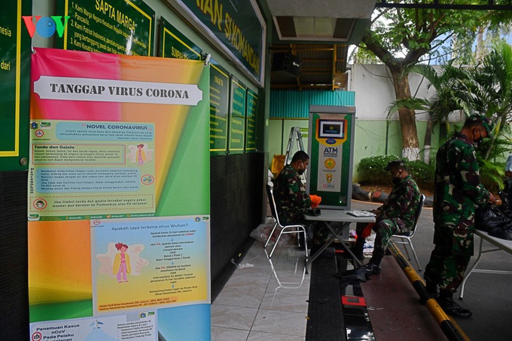 Cận cảnh các “ATM gạo của người chỉ huy” hỗ trợ Covid-19 ở Indonesia - Ảnh 7.