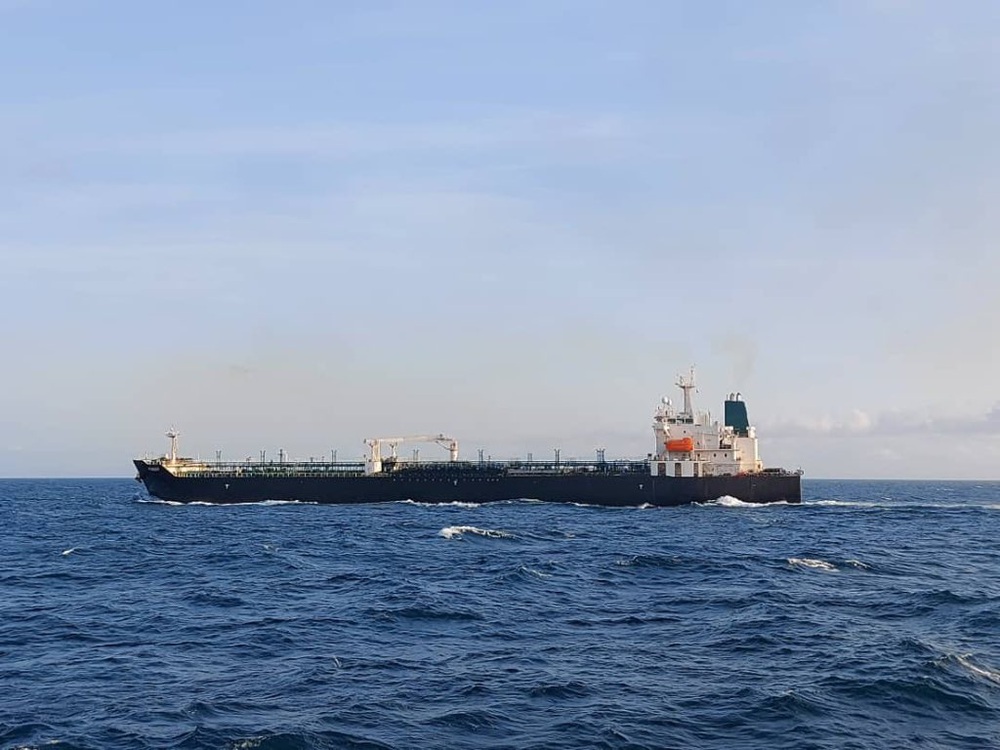 NÓNG: Đối đầu nghẹt thở, Venezuela và Iran thắng 1-0, tàu dầu Iran cắt mặt tàu đặc chủng mang cờ Mỹ - Ảnh 5.