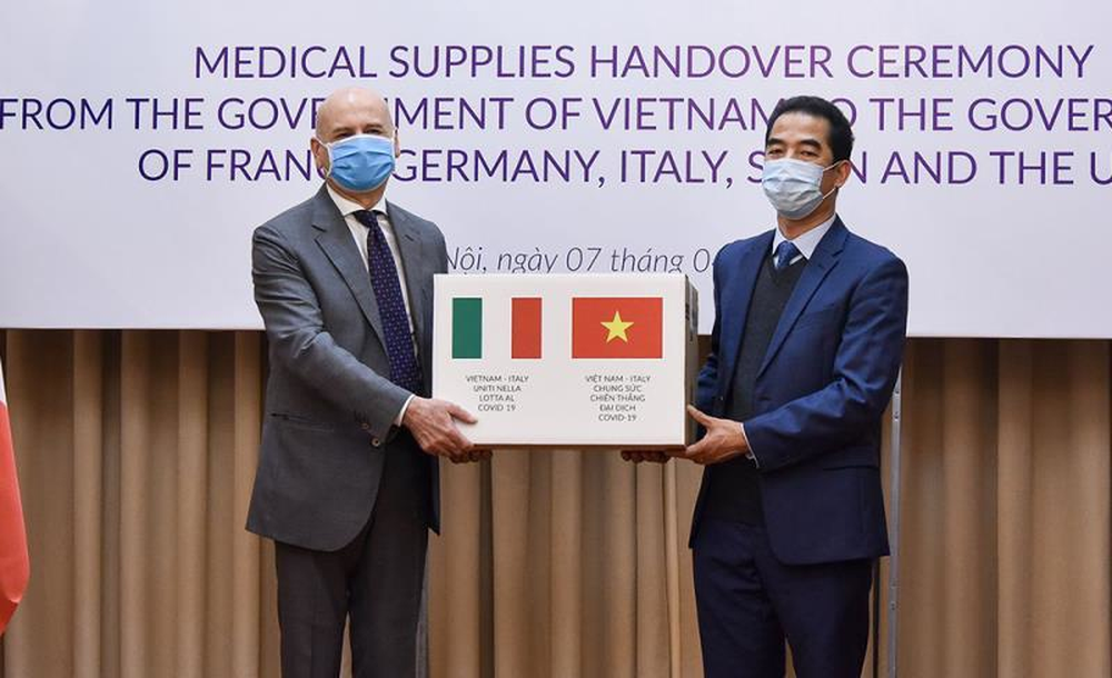  Chuyên gia y tế Italy kinh ngạc về kết quả phòng chống COVID-19 của Việt Nam  - Ảnh 1.