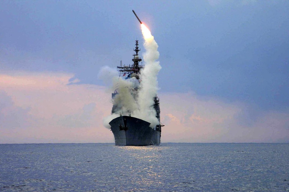 Mỹ chế tạo tên lửa mới cực kỳ lợi hại: Tiêu diệt gọn tàu chiến Trung Quốc trên Biển Đông - Ảnh 1.