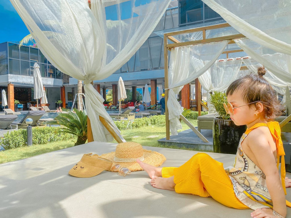 Em bé 3 tuổi kể chuyện cô giáo ở trường cực hồn nhiên và hài hước khiến tất cả bật cười - Ảnh 4.