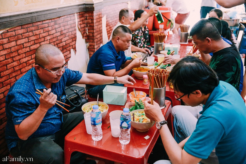 Sau màn xuất hiện trên CNN mà vẫn chửi không nể nang, bà Thảo hàng bún Ngô Sĩ Liên gần đây bỗng hiền đến lạ và lời tâm sự gây choáng của chính bà chủ thương hiệu “bún chửi” - Ảnh 10.