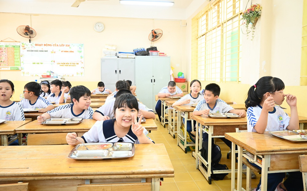 Học sinh trường Tiểu học Phan Đình Phùng đón mừng "Bếp ăn mẫu bán trú ...