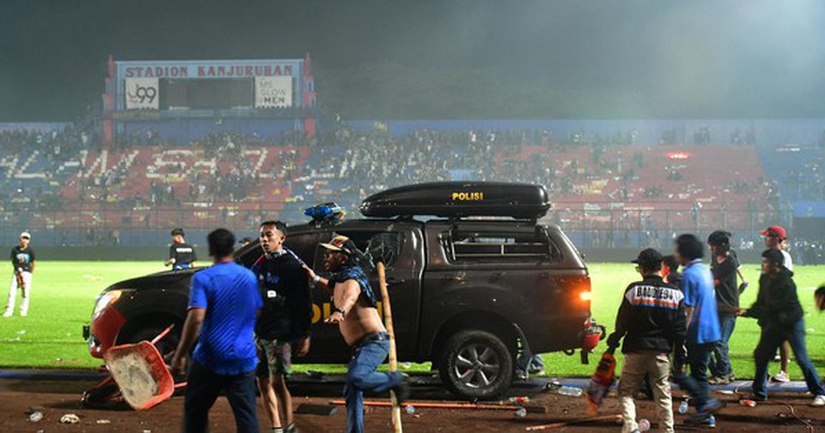 Indonesia phá hủy sân bóng xảy ra thảm kịch giẫm đạp