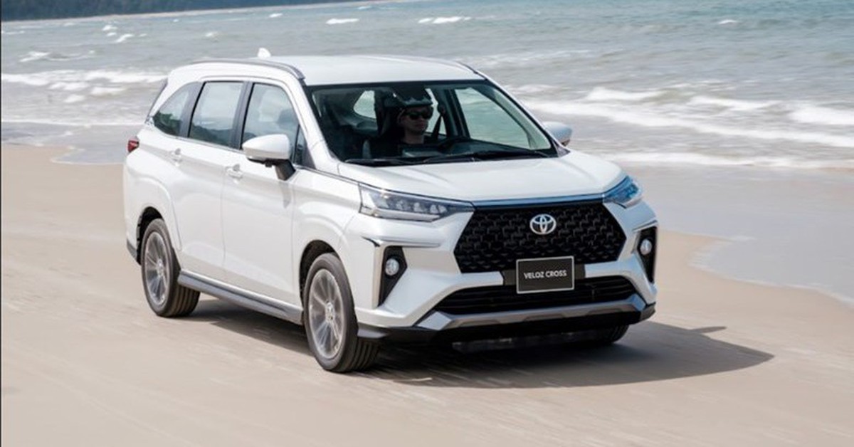 Không có 1 tỷ mua Innova, chọn xe 7 chỗ nào: Có mẫu chỉ 'ăn' hơn 5L ...