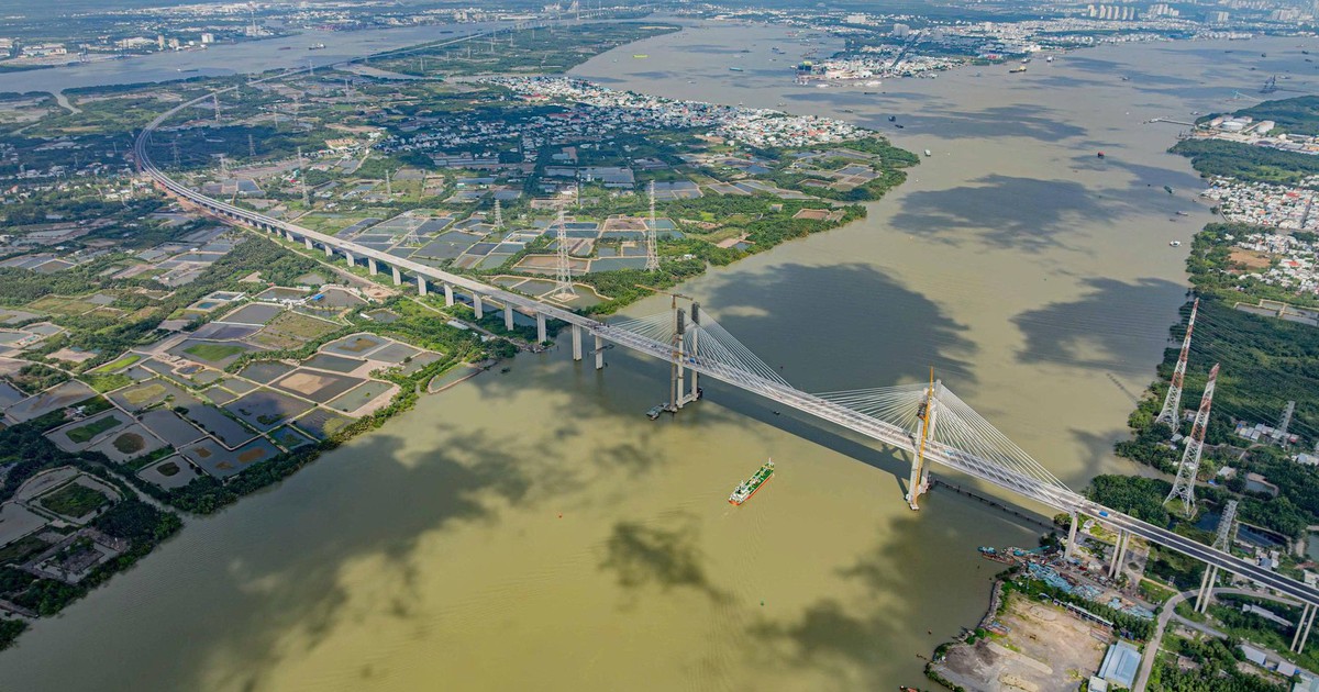 Hôm nay, tuyến cao tốc dài gần 58km chính thức khai thác, nối thành phố giàu nhất Việt Nam với tỉnh có sân bay lớn nhất cả nước
