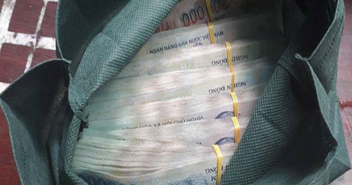 Người phụ nữ SN 1978 trình báo đánh rơi túi xách chứa 56.000.000 đồng ở ngã 3 đường, công an cơ sở lập tức rà soát suốt 50km để xác minh
