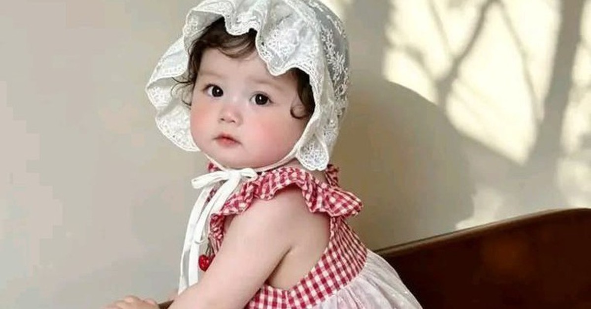 Nuôi dạy con gái đừng chỉ khen con "xinh xắn" và "ngoan ngoãn": 5 cách giúp "bình rượu mơ" lớn lên tự tin, mạnh mẽ và giàu nội lực