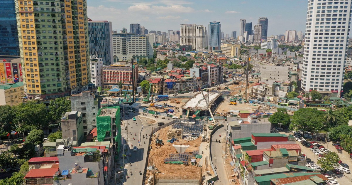 Cận cảnh công trường hai cầu vượt trên tuyến Vành đai 1 ở Hà Nội