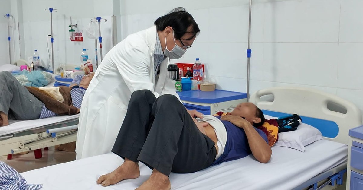 Bộ Y tế chỉ đạo xử lý vụ 18 người nhập viện sau ăn bánh mì ở Quảng Ngãi