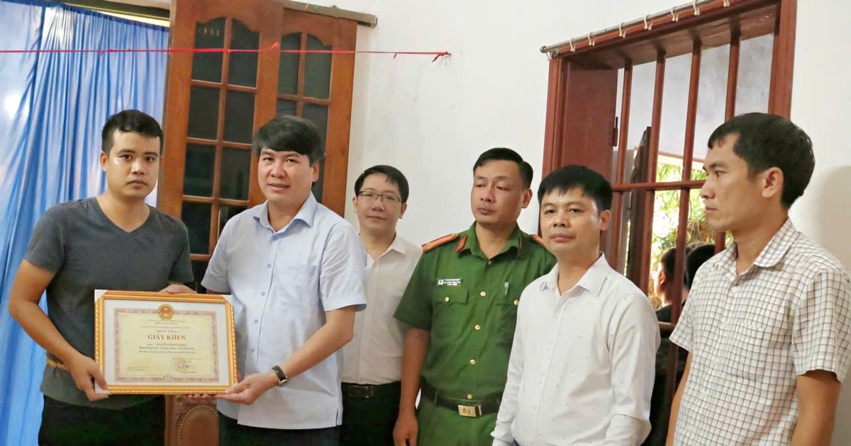 Truy tặng giấy khen cho người hy sinh tính mạng cứu 2 thiếu niên ở Ninh Bình