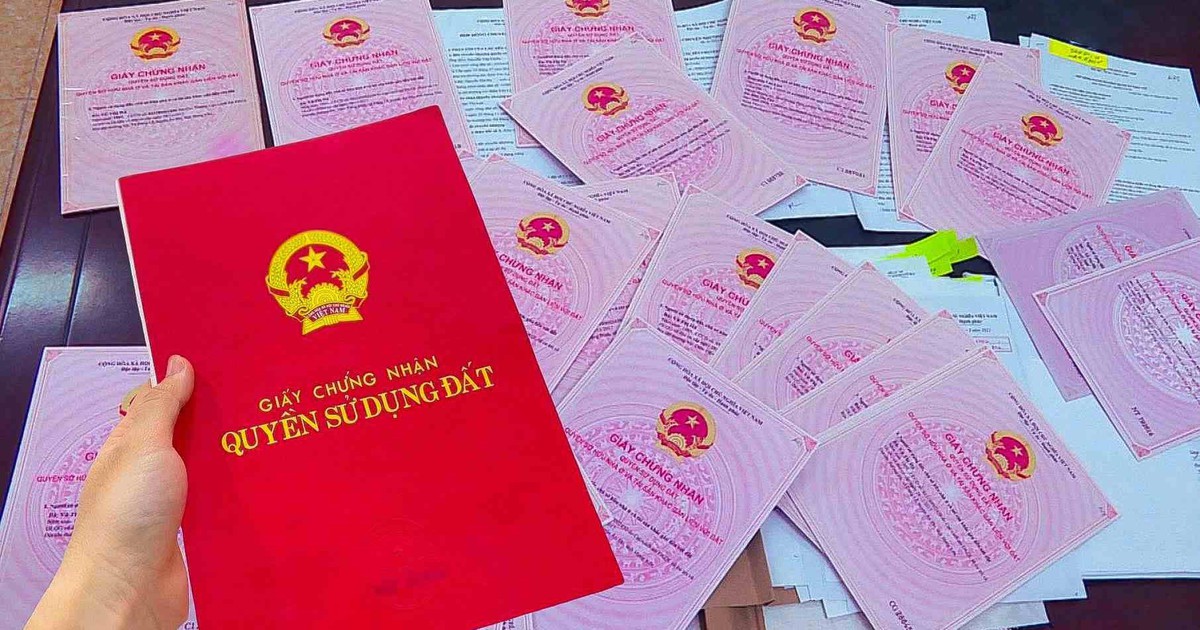 Sổ đỏ ghi số chứng minh nhân dân cũ đã hết hạn, người dân xử lý thế nào? Bộ Công an trả lời