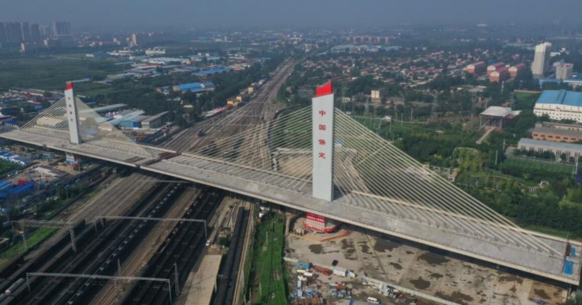 Phát hiện Trung Quốc xoay khối bê tông khổng lồ nặng 46.000 tấn vào đúng vị trí, hoàn thành mục tiêu lớn