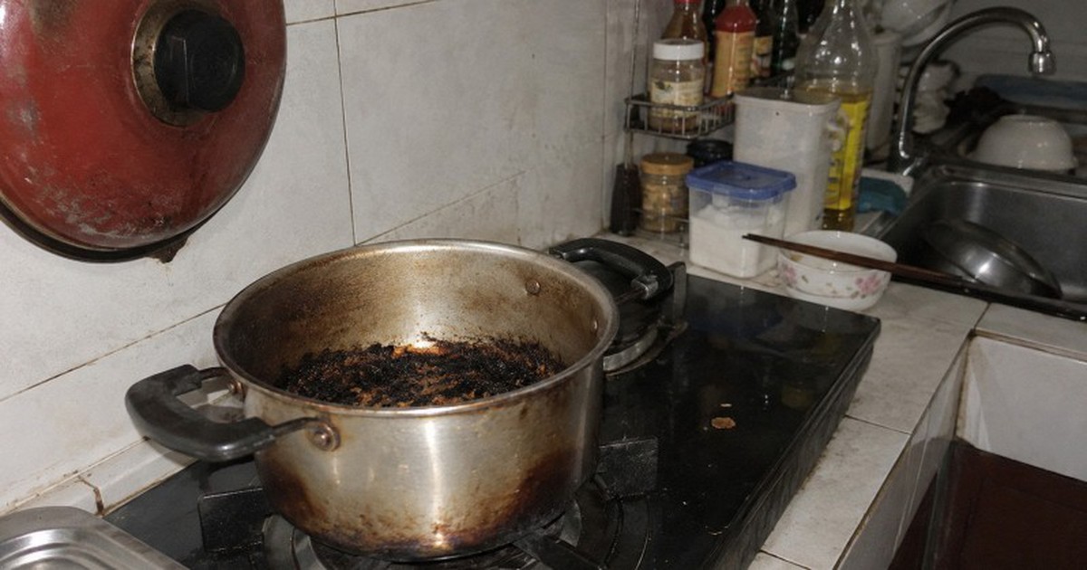 Ngửi thấy mùi khét trong nhà nên làm gì đầu tiên?