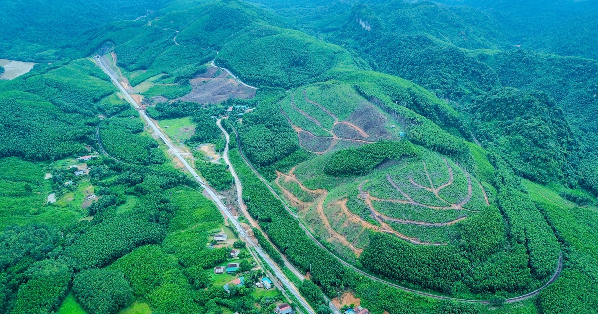 Việt Nam vừa hoàn thành 2 hầm xuyên núi cộng lại dài gần 1 km trên độ cao 700 m: Bắc qua địa hình hiểm trở bậc nhất với 43 khúc cua, tổng đầu tư hơn 2.000 tỷ đồng