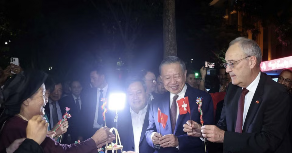 Tổng Bí thư, Chủ tịch nước Tô Lâm, Tổng thống Thụy Sĩ dạo phố đi bộ hồ Hoàn Kiếm
