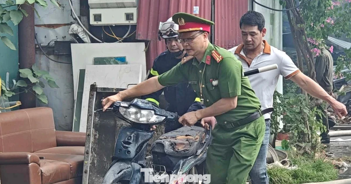 Dãy nhà trọ ở Phùng Khoang bốc cháy dữ dội