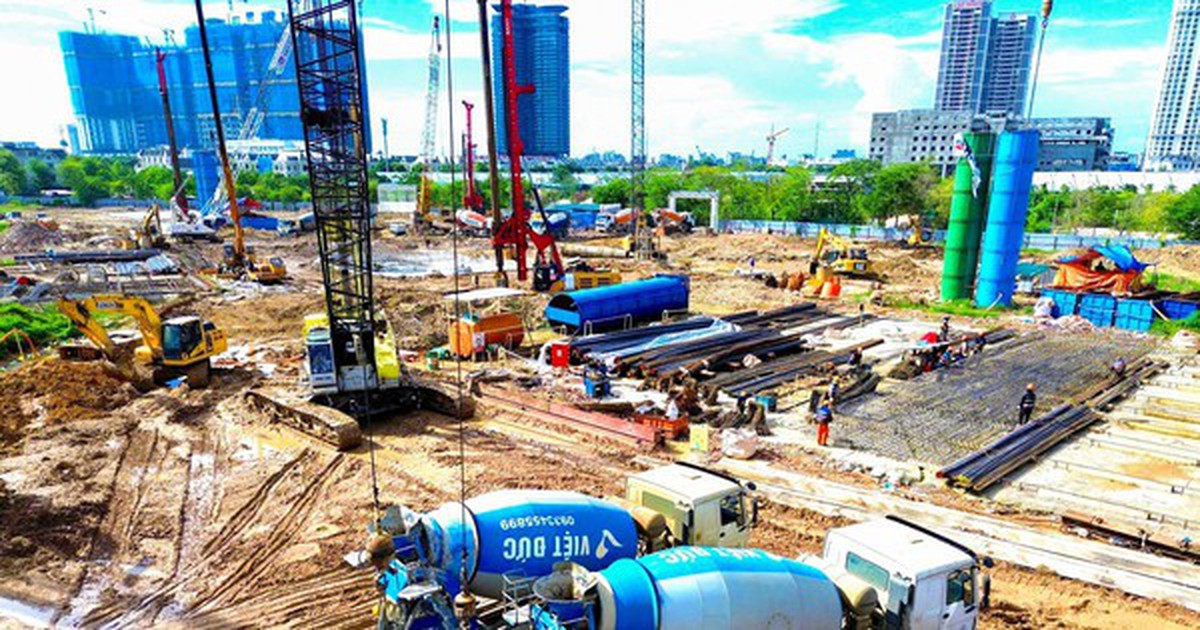 Soi tiến độ siêu dự án nằm tại khu đô thị "nhà giàu" có giá đất đắt đỏ bậc nhất Thủ đô, chỉ cách Hồ Tây vài phút di chuyển, sát công viên gần 70ha, kết nối loạt tuyến metro