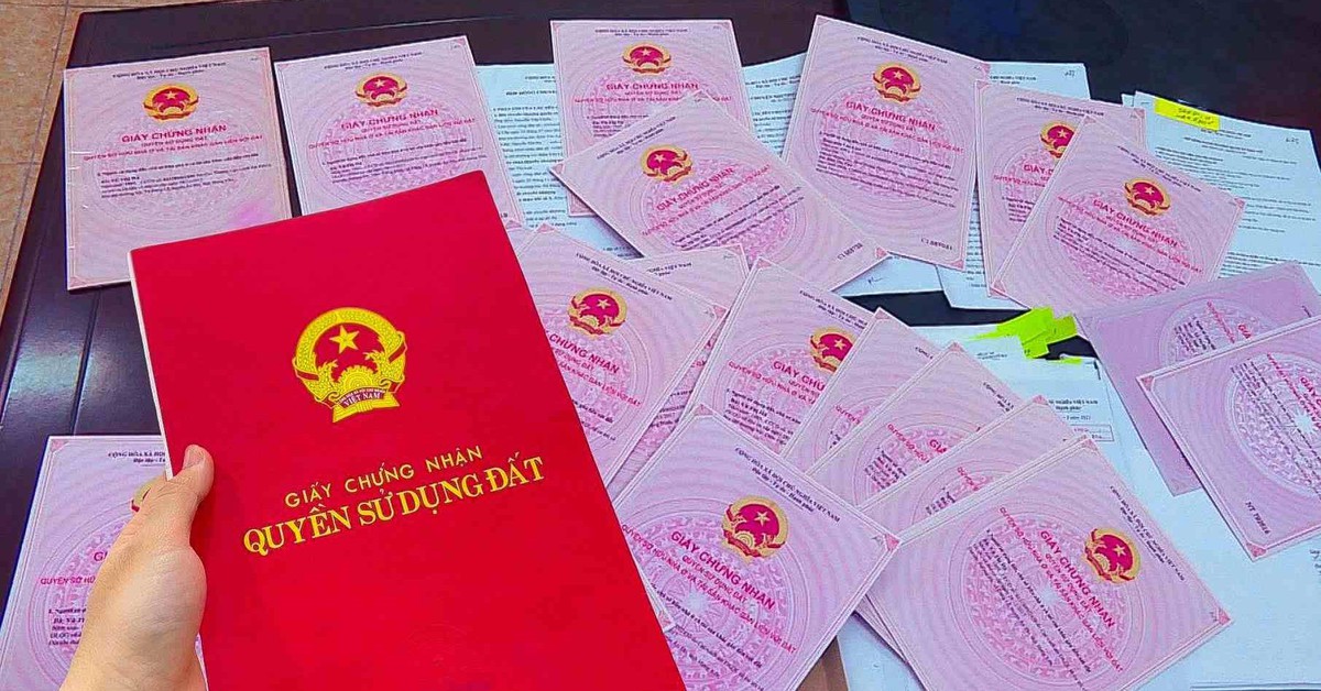Phát hiện sổ đỏ có thông tin sai lệch khi rà soát dữ liệu, người sử dụng đất phải làm gì? Bộ Nông nghiệp và Môi trường trả lời