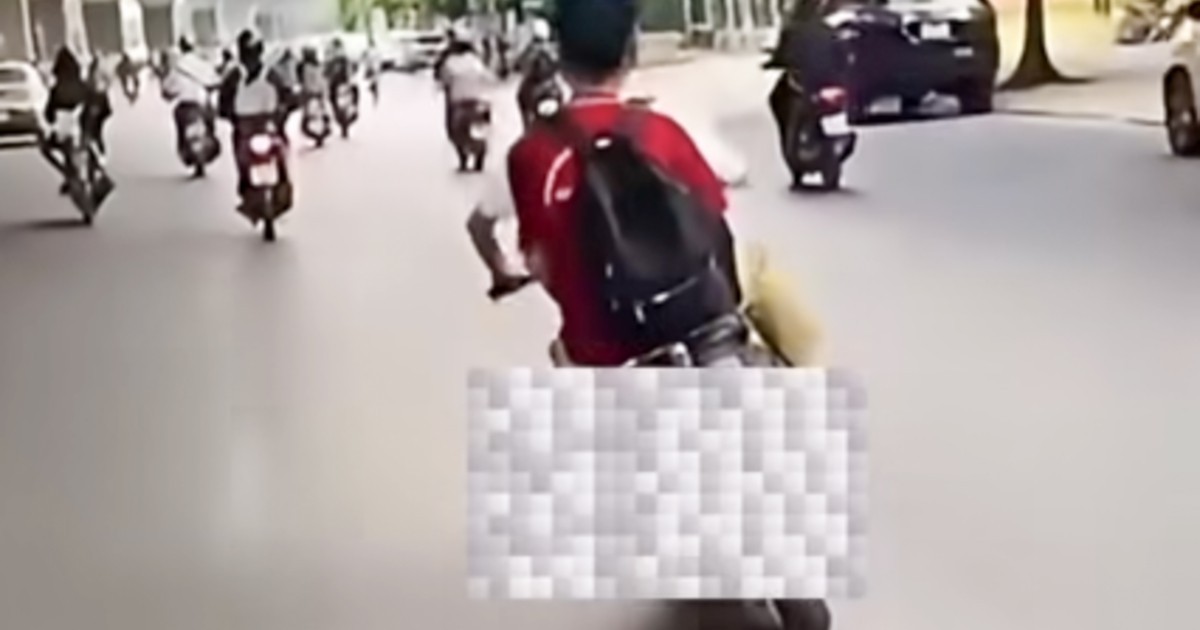 Con lạng lách, đánh võng trên xe máy điện, mẹ bị phạt 9 triệu đồng