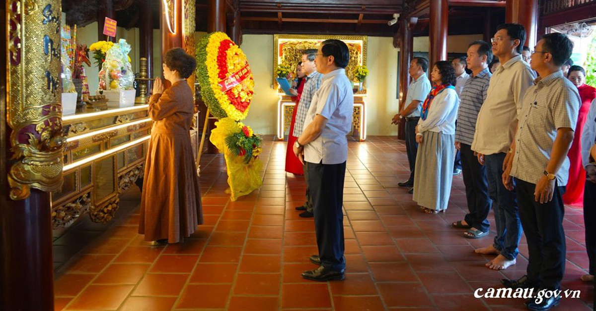Đến tỉnh duy nhất của Việt Nam có 3 mặt giáp biển, bà Thái Hương dâng hoa tại một công trình đặc biệt