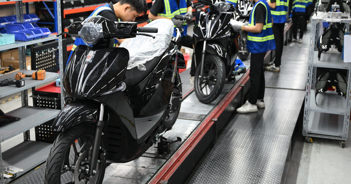 Hãng xe máy điện "Made in Vietnam" từng bị Shark Bình chê "không ai mua": sản lượng tăng 10 lần, vừa đón đại diện Chính phủ Anh đến thăm nhà máy