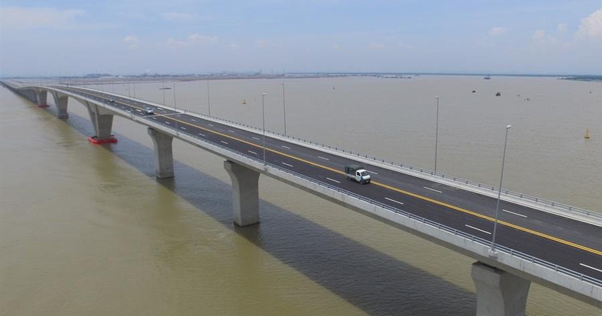 Việt Nam sở hữu một đường hầm dài 4,5km với 88 khoang bê tông đúc sẵn nằm bên trong cây cầu vượt biển dài nhất cả nước 16km kết nối “thành phố cảng” với đảo chỉ mất 5 phút đi xe