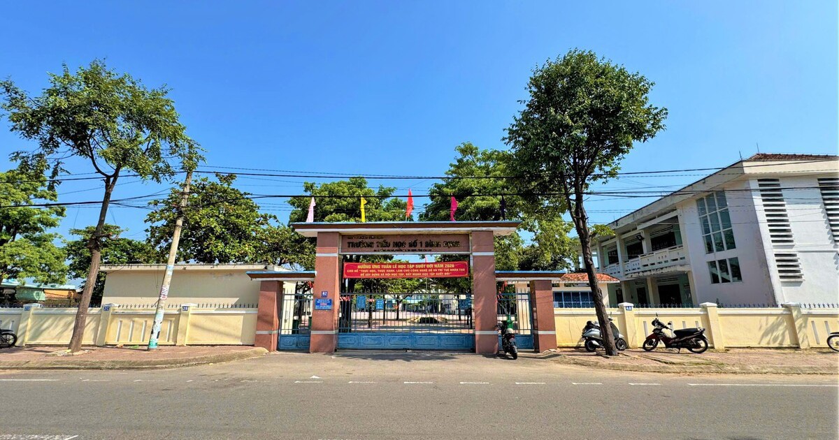 Công an tìm "phụ huynh ảo" đăng bài học sinh làm hơn 10 trang bài tập mỗi đêm