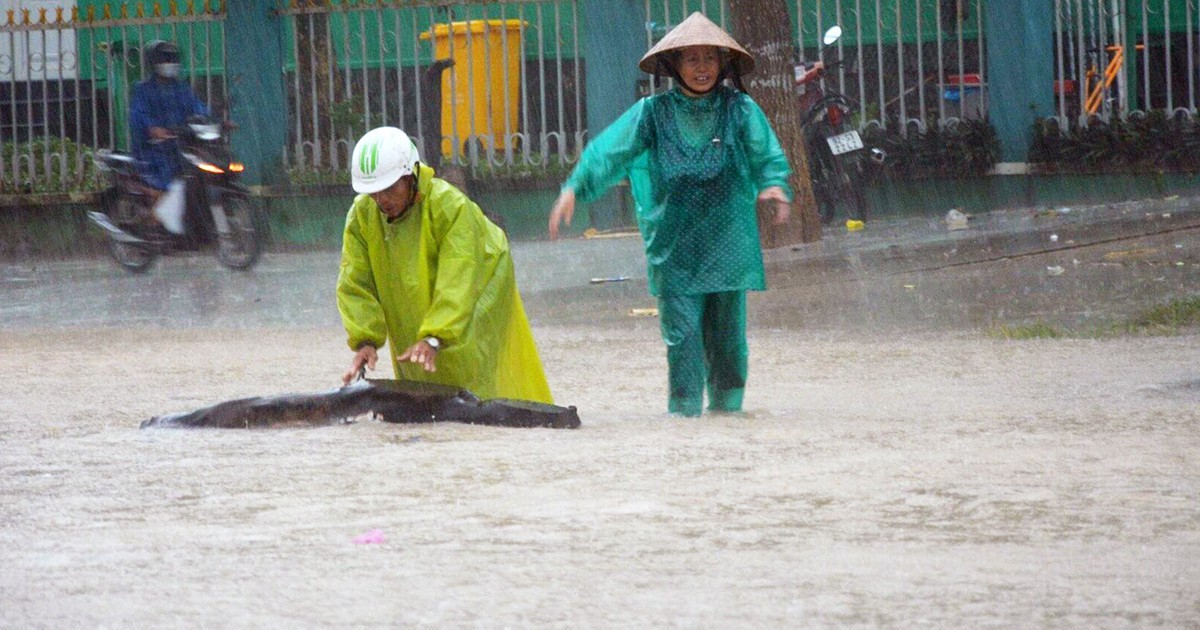 Tin không khí lạnh mới nhất và dự báo mưa lớn trên 600mm ở miền Trung