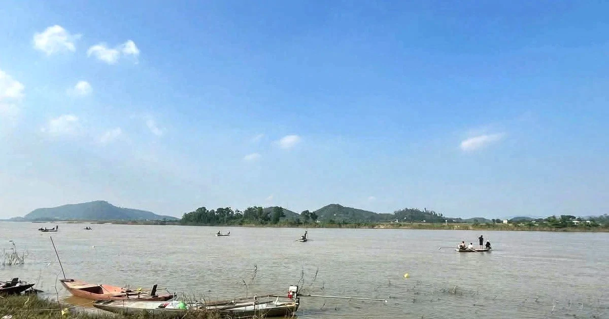 Tìm thấy thi thể người vợ trong vụ lật thuyền ở Nghệ An