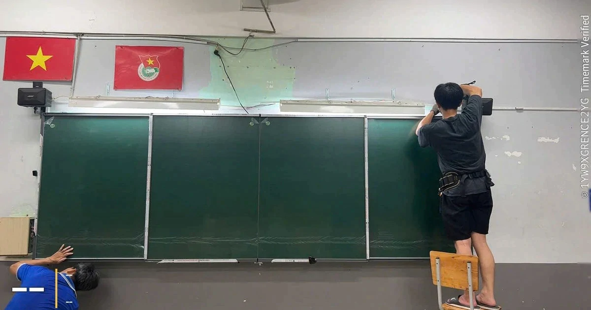 Vụ lớp 12 thiếu bảng, giáo viên phải viết lên tường: Lắp bảng mới trong đêm